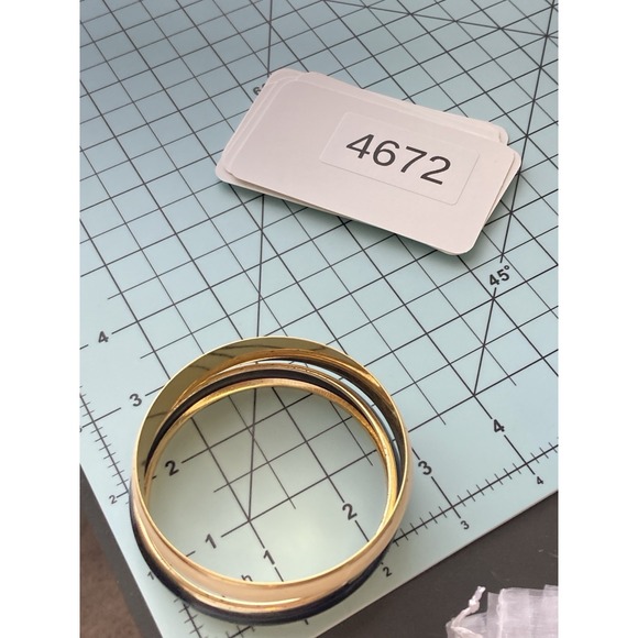 Vintage Gold Tone Enamel Bangle Bracelets Set Of 2 Black Ivory Cream Couture - Picture 8 of 8